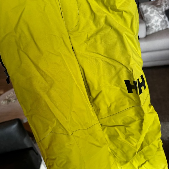 Youth size 8 Helly Hansen ski suit - Picture 6 of 11